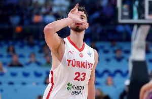 欧锦赛历史最年轻三双先生！申京：意义不大 很高兴赢下了比赛