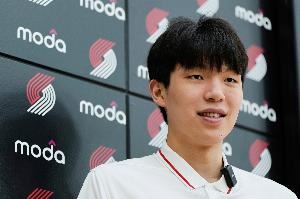 记者：大伙攻击的角度五花八门 竞技体育菜是原罪 杨瀚森会好好练