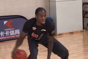 德甲常规赛得分王！浙江男篮晒新援兰道夫的训练视频